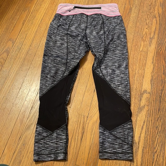 Lululemon crops - Picture 3 of 5
